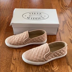 Steve Madden light pink quilted shoes
